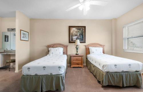 Spacious 3BR Beachfront Condo with Balcony & Parking - Foto 22