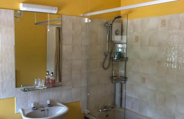 Little Gem with Private Hot Tub - Up to 25 percent off ferry - Foto 16