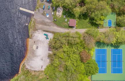 Pocono Hideout Family Home with Hot Tub Deck Sunroom Pool Big Bass Lake Larsen Lake Gouldsboro Clifton Township - Foto 60