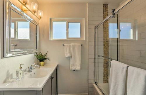 Oceanside Home with Patio and Grill, Walk to Beach! - Foto 18