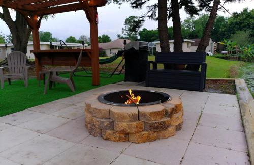 Villa Varona Resort, Heated Pool, Ping-Pong, Pool Table, Fire Pit and Pergola - Foto 13