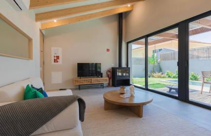 Stunning Beach House with Pool by LovelyStay - Foto 8