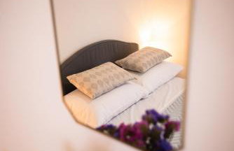 Villa Pietra- Modern rustic poolside oasis - Photo 26