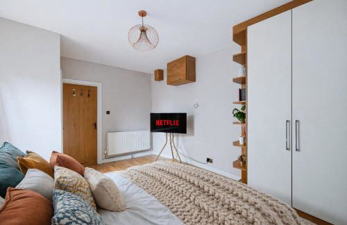 Meadow House with Driveway Parking, Spacious Garden, Fast Wifi and Smart TVs by Yoko Property - Foto 3