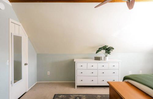 Charming Highlands Cottage - Walk to Shops & Eats - Foto 36