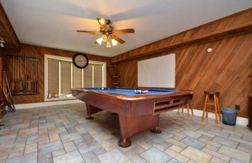 Crosby Backyard Oasis with Weekday Specials! - Foto 18