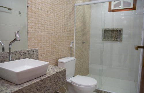 Chalé com Deck e Churrasqueira nas Montanhas - Foto 13