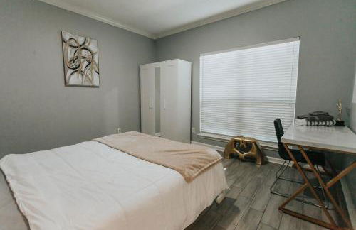 Beautiful Updated Home with Pool - Foto 6