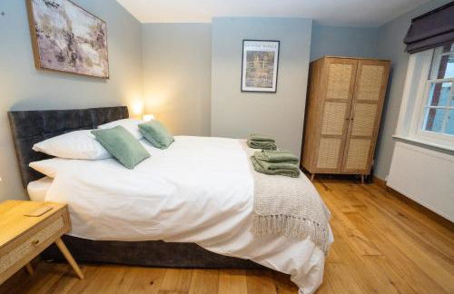 4 Bedroom Winchester Town House, central, parking - Foto 44