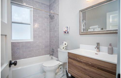 Chic Downtown Farmhouse With Garden and BBQ Grill - Photo 28