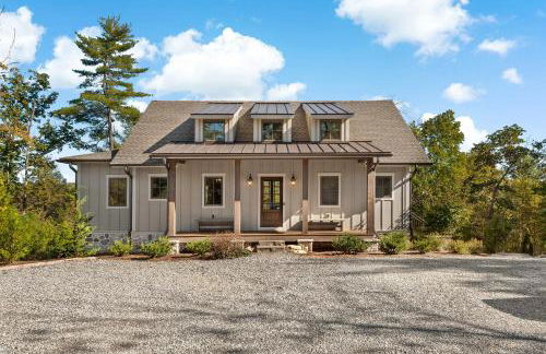 Hilltop Lodge Opulent Lakefront Living in Lake James - Photo 2