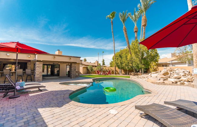Sereno Ranch by Avantstay Sleeps 16! Outdoor Bar/kitchen, Pool, Fire Pit & Hot Tub! - Foto 1