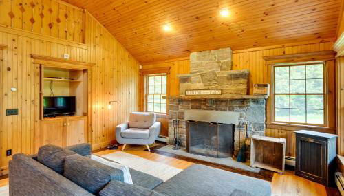 Secluded Elka Park Cabin Hot Tub and Fire Pit! - Foto 4