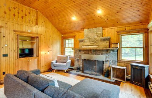 Secluded Elka Park Cabin Hot Tub and Fire Pit! - Foto 4