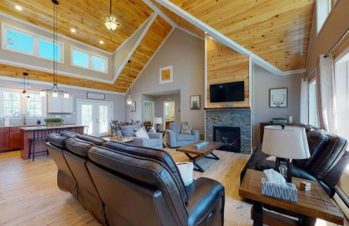 Gorgeous Conway Home A/C, Hot Tub & Full Game Room - Foto 1