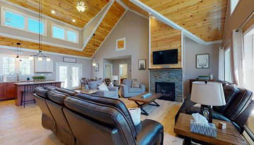 Gorgeous Conway Home A/C, Hot Tub & Full Game Room - Foto 1