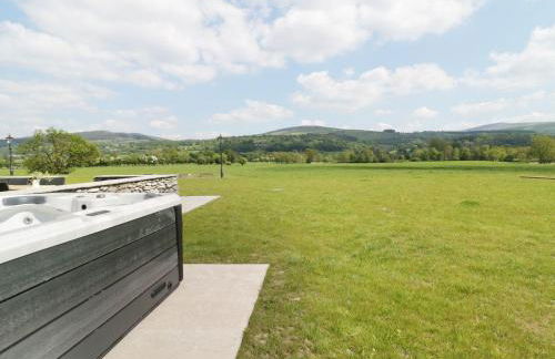 Hay Store - Photo 26