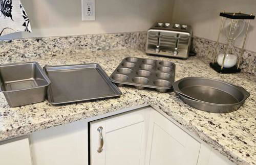 Chic Oasis: 3BR, 2BA, Private Deck - Foto 20