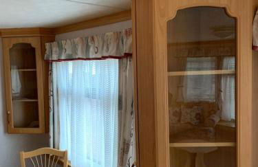 Lovely Semi-rural Caravan & Hot Tub - Sleeps Fam 6 - Photo 69