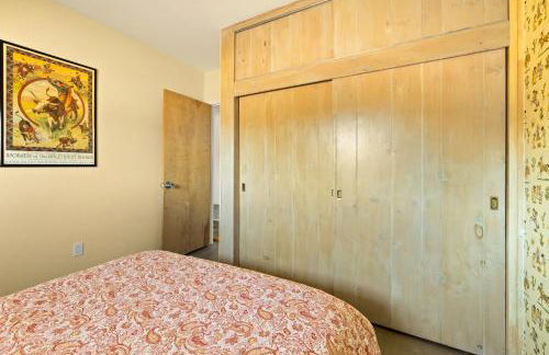 Mid Century Vibes - 2 Min to JTNP - Retro Dive Bar - View - Foto 24