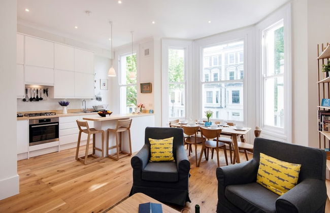 The Stunning Philbeach Garden Apartment - Photo 9