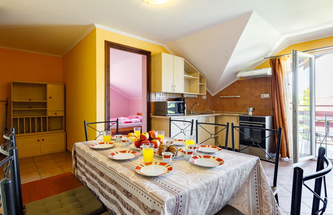 5 bedroom House in Balatonfenyves with garden and terrace - Photo 2