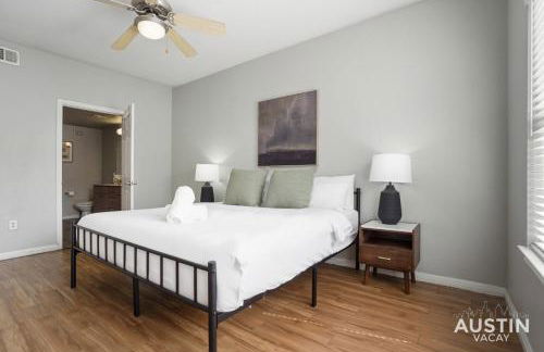 King Beds and Memory Foam Sleeper in Vibrant ATX Apt - Foto 15