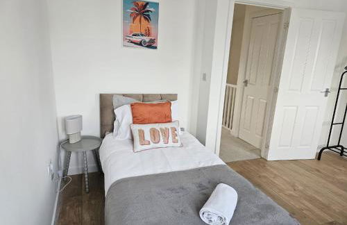 Homington House Long Stays Sleeps 7 Free Parking - Foto 2