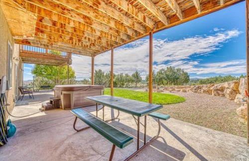 Hillside Haven Hot Tub & Stunning Mountain View - Foto 2