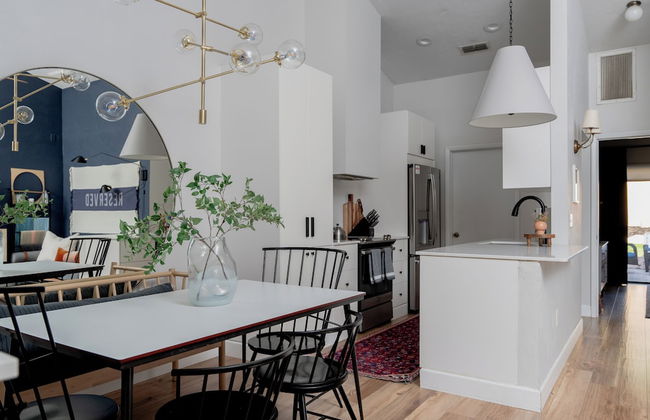 Quiet Convenient and Modern Haven - Photo 15