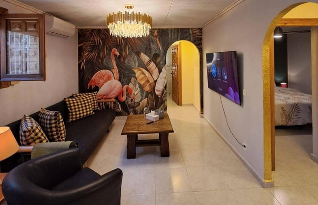 La Marina Oasis, 2-beds, Sleeps 4, 10 min to Beach - Foto 1