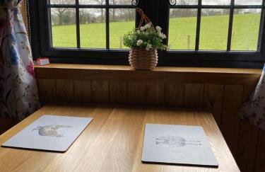 Shepherd Hut Lodge on Farm Waterside Goodwin Farm - Photo 13