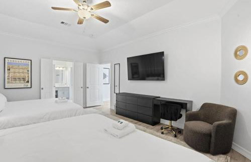 O18A Spacious 3BR Sleeps 10 Two Living Areas Houston - Foto 13