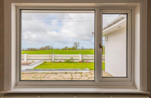 Alton Villa, Sleeps 12, Great for Families, Undercover Hotub & Games Room - Foto 16