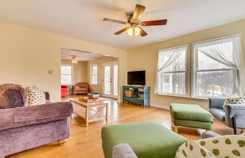 Family Home with Game Room and Decks in Etlan! - Foto 5