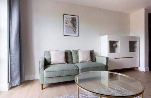 Elegant 2 Bed Flat with Balcony in Finchley - Photo 16