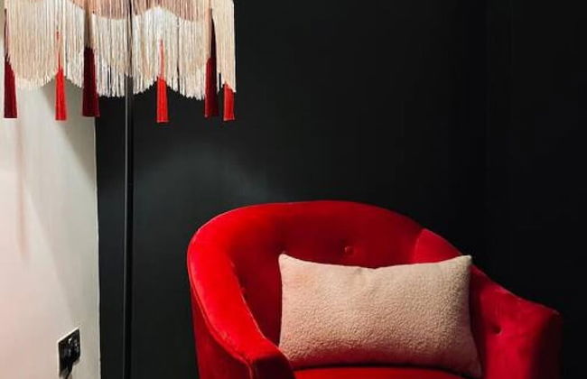 Kensington Place - 4 Bedroom Home w Free Parking - Photo 4