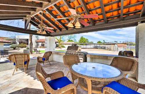 Pool and Putting Green Group Getaway in Glendale! - Foto 29