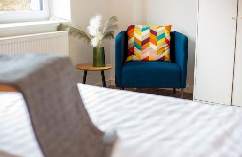 Queensize Bett & Netflix zentral - Foto 8