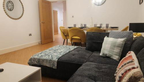 Emirates House, Luxe 5 Bed, with King sized Beds, next to Aiport & NEC, JLR 5 mins - Foto 3