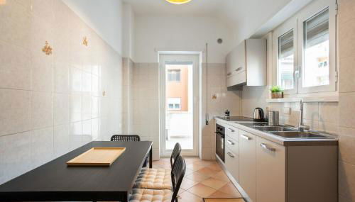 Ampio appartamento familiare Metro A a 50m - Foto 5