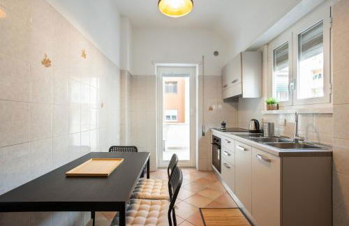 Ampio appartamento familiare Metro A a 50m - Foto 5