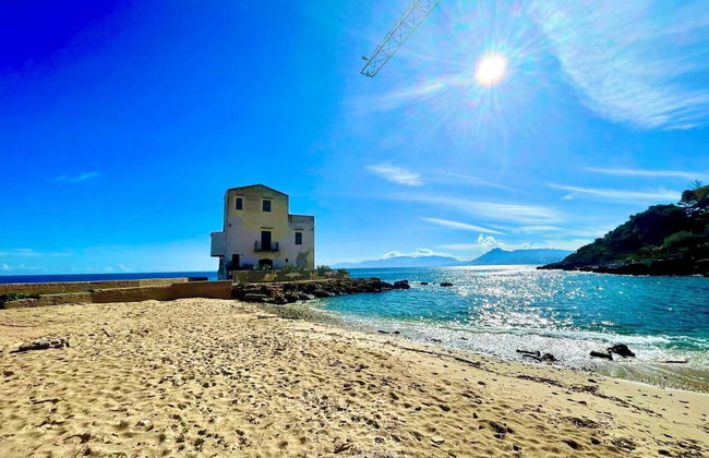 Seafront House Le Finestre Sul Mare With Balcony - Photo 1