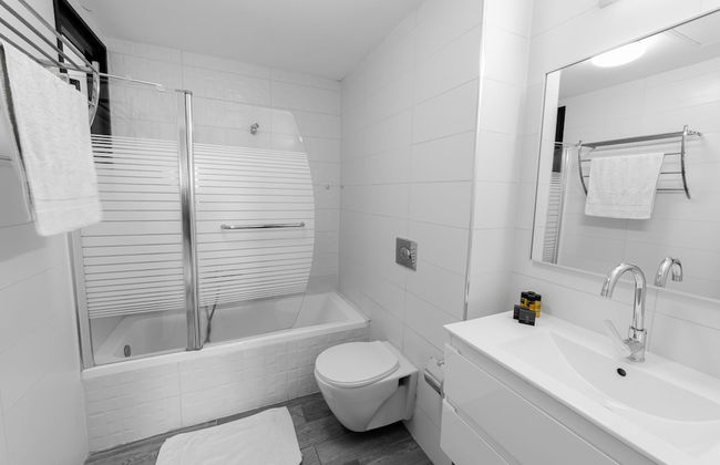 Sea-side 4 BR Apt with Gym - Foto 30