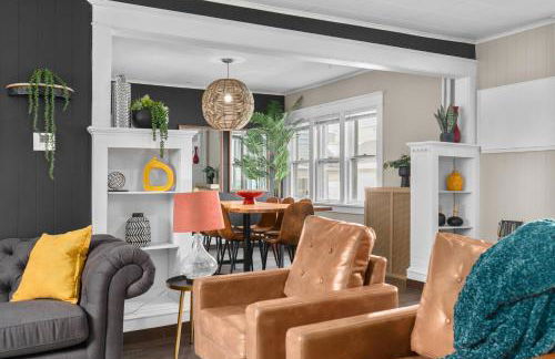 Roomy Central Hub, Games, Fire Pit & Downtown Fun - Foto 12