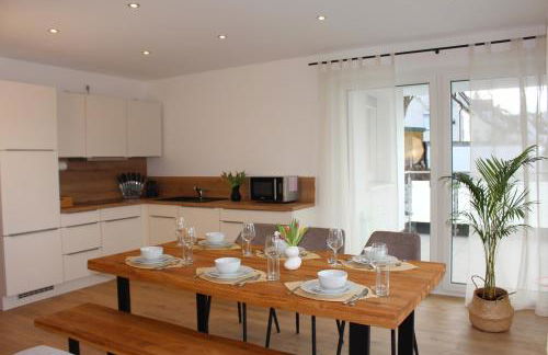 Großes Apartment mit Küche, Dusche, Badewanne, Balkon, Parkplatz vor dem Haus, ruhig gelegen, ADA4 - Foto 19