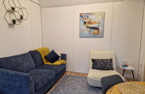 Ty Branwen- Luxury Woodland Lodge with Stunning Views - Photo 17