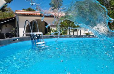 Villa Mareluna with pool - Photo 1