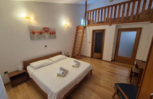 Sunny Garden Villa with Pool - Foto 31