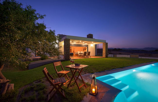 Cristelia Luxury Sea Front & Pool Villa - Foto 20